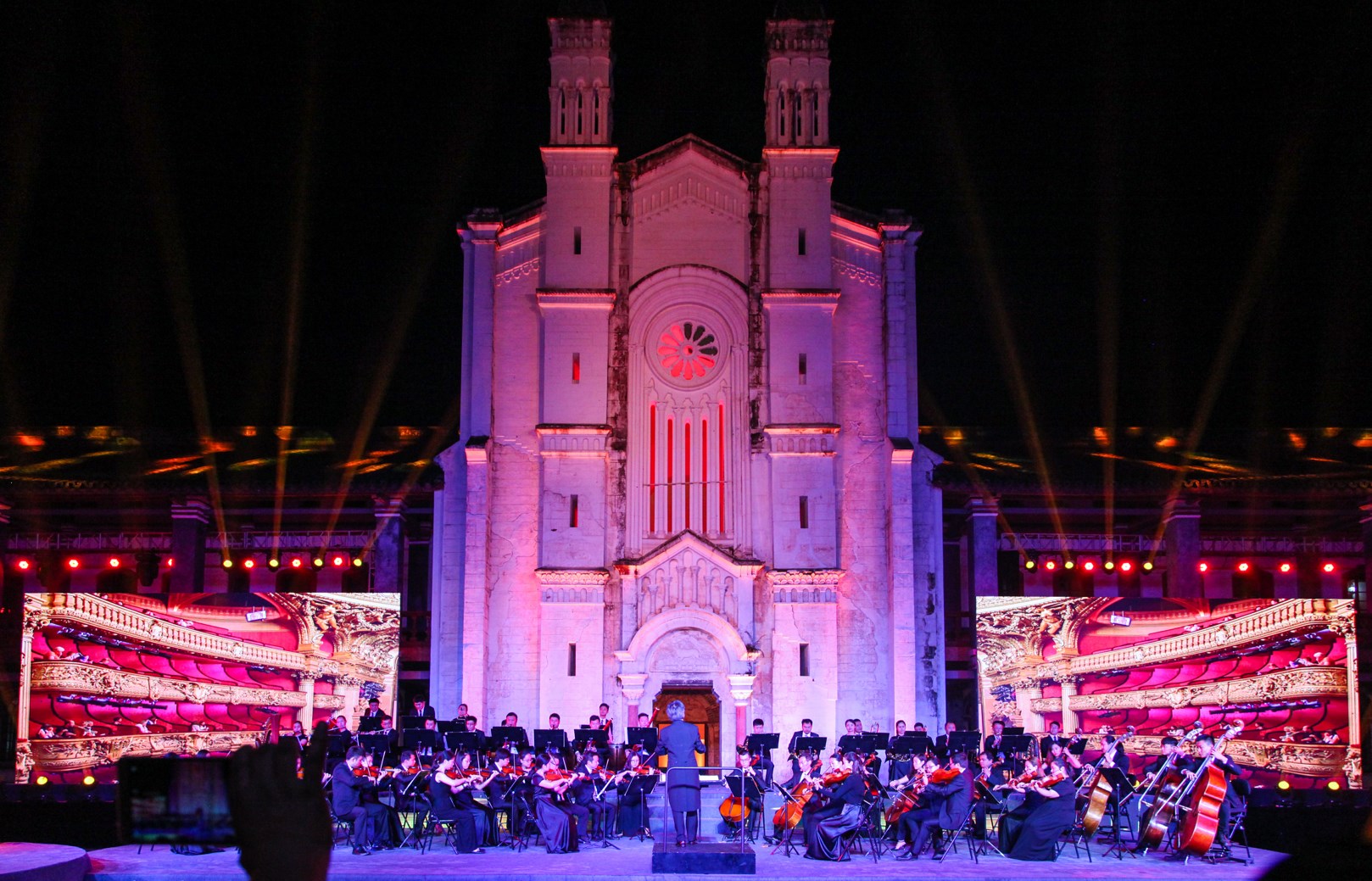 1642749673129362.jpg 四川爱乐乐团——白鹿.法国古典音乐艺术节开幕式晚会_副本.jpg